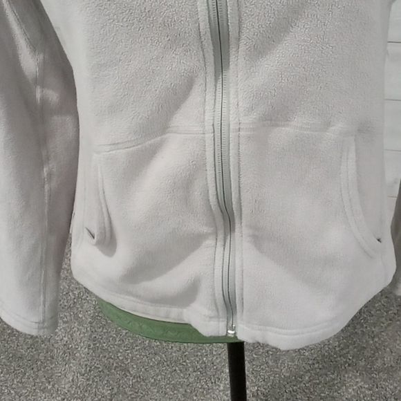The North Face Gray zip up jacket with 2 front open pockets size Small. - Picture 3 of 4